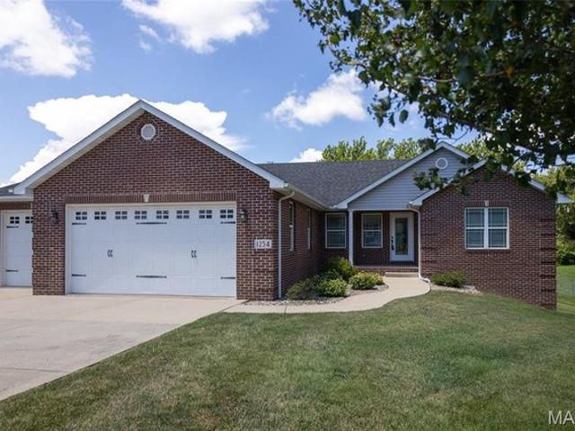 House for sale in Edwardsville, Illinois