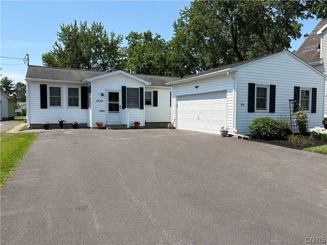 House for sale in Oneida, New York