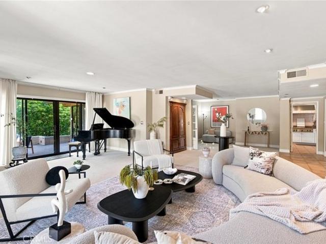 Condo for sale in Pasadena, California