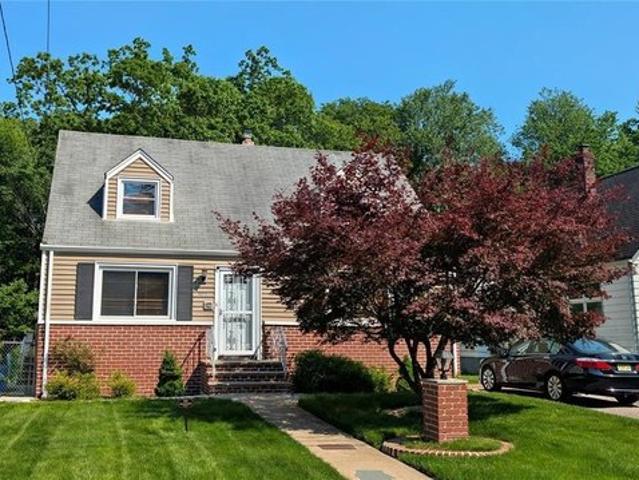 House for sale in Teaneck, New Jersey