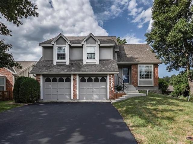 House for sale in Four Colonies, Lenexa