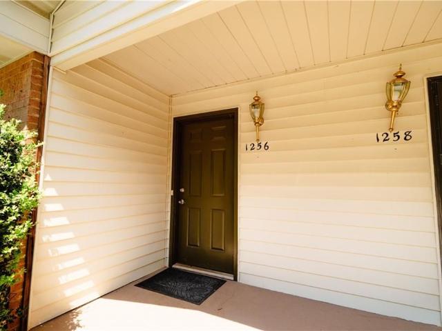 Duplex for rent in Roswell, Georgia