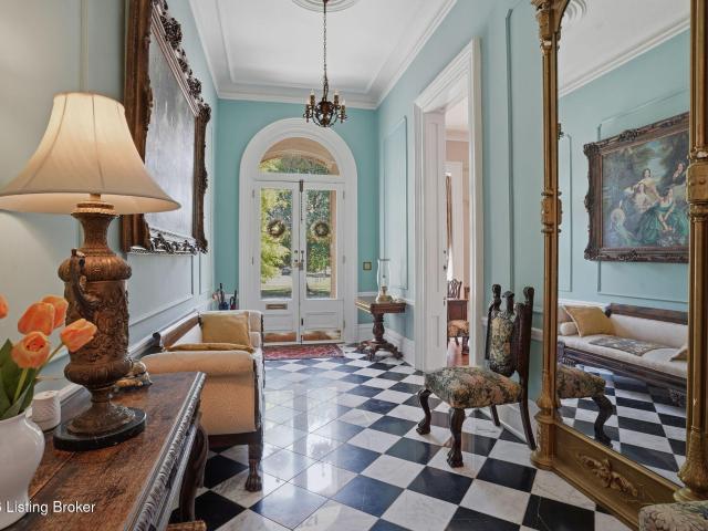House for sale in Louisville, Jefferson County