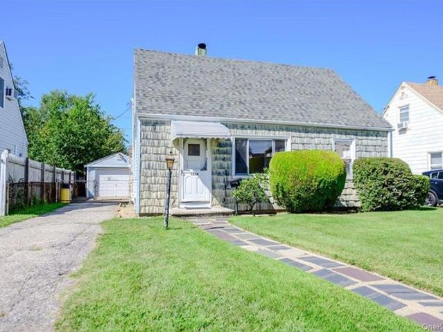 House for sale in Hewlett, Nassau County