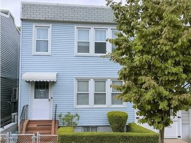House for sale in Queens, Arverne
