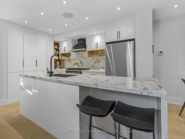 Condo for sale in Toronto, Golden Horseshoe