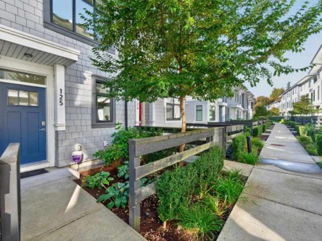 Townhouse for sale in Wood & Water, Surrey
