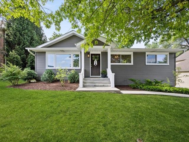House for sale in Clarendon Hills, Illinois