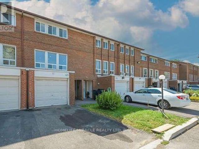 Townhouse for sale in Woburn, Ontario