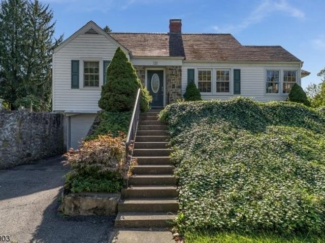 House for sale in Bloomsbury, New Jersey