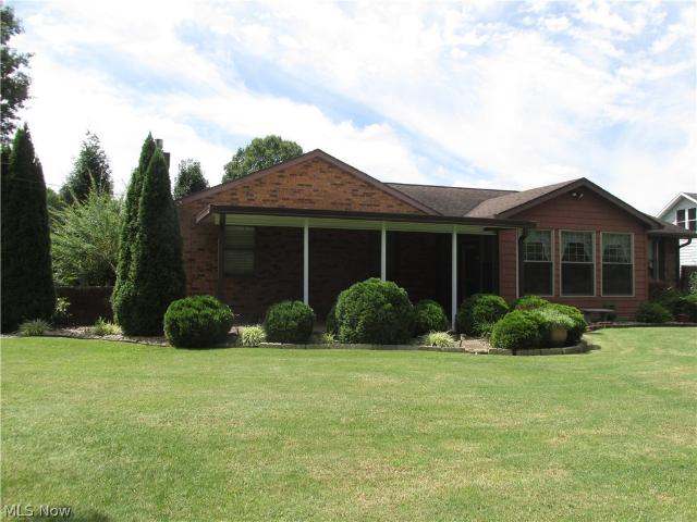 House for sale in Saint Marys, West Virginia