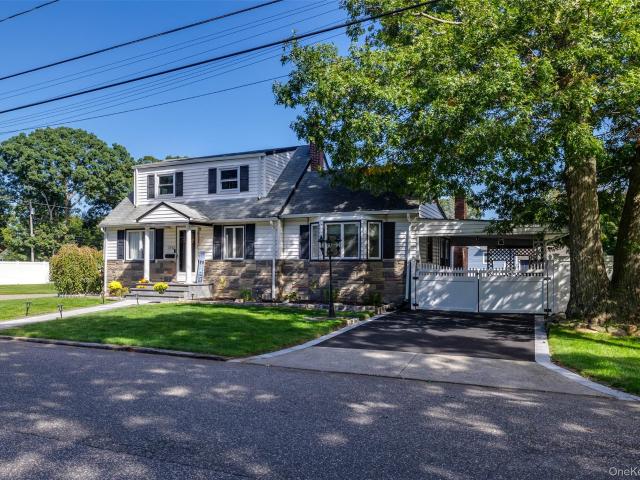House for sale in Lake Ronkonkoma, Town of Brookhaven
