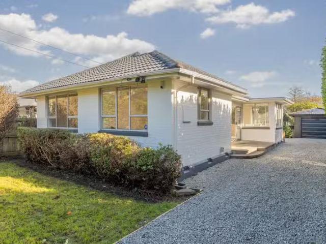 House for sale in Chaslands, Canterbury