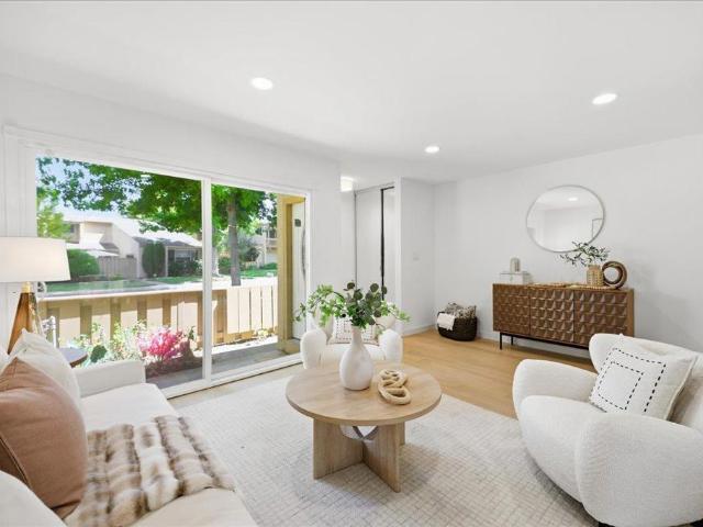 Townhouse for sale in Sunnyvale, Santa Clara County