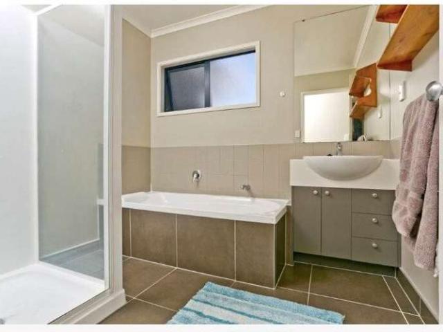 House for rent in Paremoremo, Oroua County
