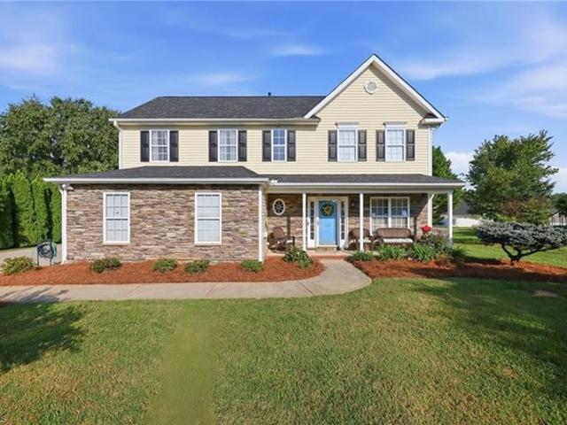 House for sale in Pfafftown, North Carolina