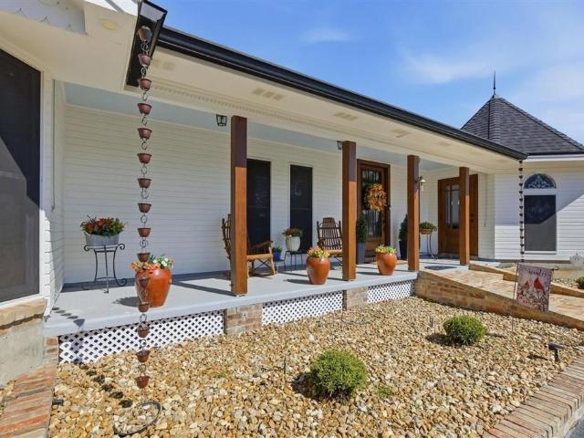 House for sale in Iowa, Louisiana