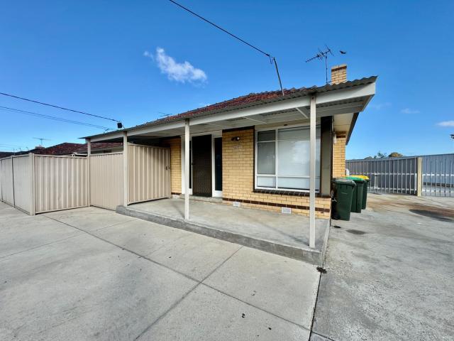Granny Flat for rent in Sunshine West, Victoria
