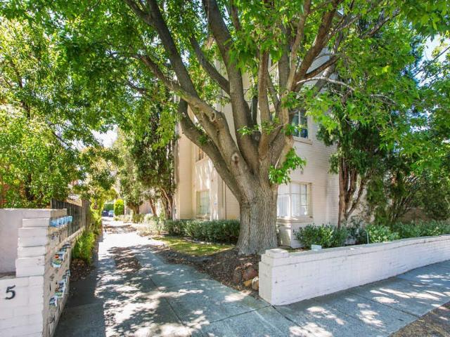 Apartment for rent in St Kilda East, Melbourne