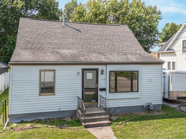 House for sale in Neenah, Winnebago County