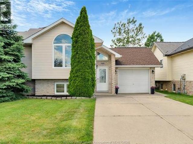 House for sale in Chatham–kent, Ontario