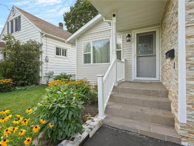 House for sale in Jamesville, New York