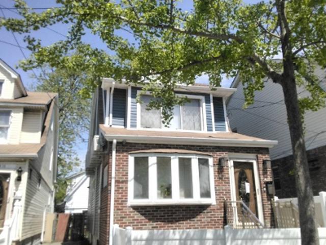 House for sale in Queens, Arverne