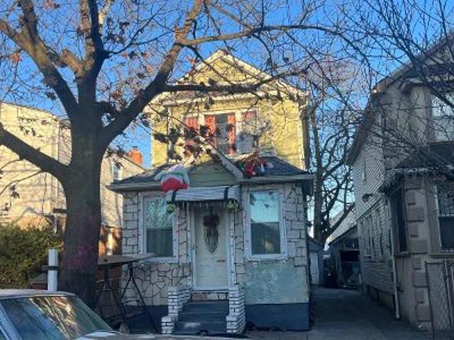House for sale in Queens, Arverne