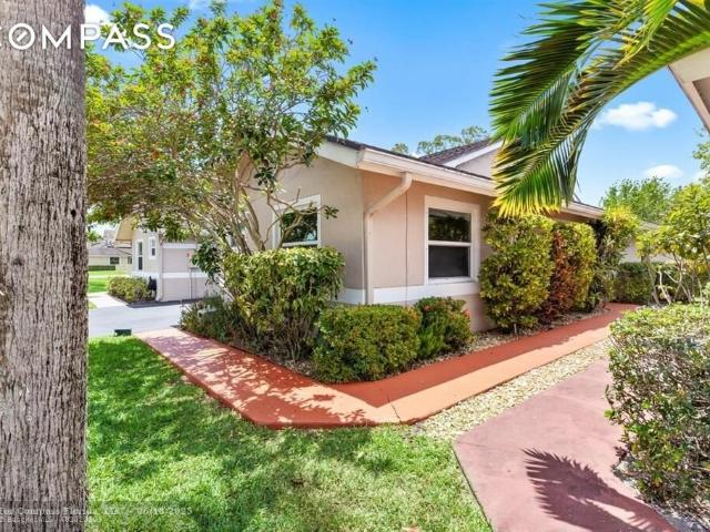 Townhouse for sale in Deerfield Beach