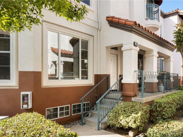 Townhouse for sale in Tustin, California