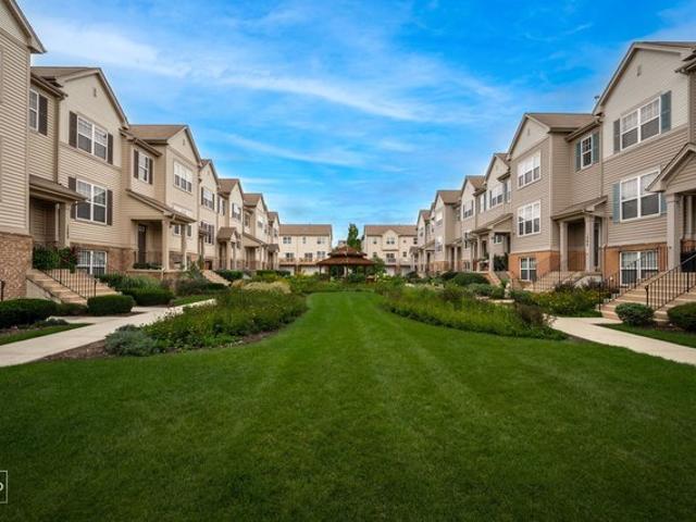 Townhouse for sale in Des Plaines, Illinois