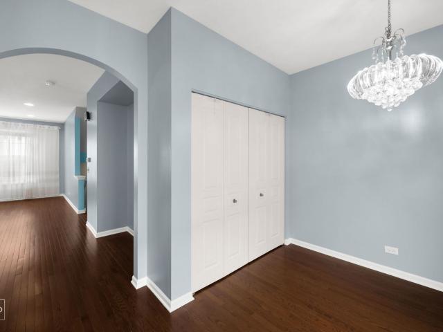 Townhouse for sale in Des Plaines, Illinois
