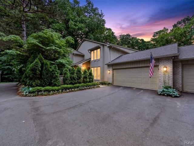 Townhouse for sale in Bloomfield Hills, Michigan