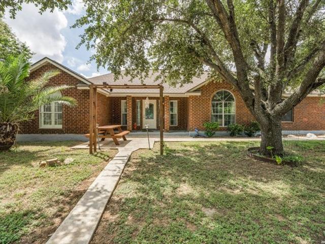 House for sale in Saint Hedwig, Texas