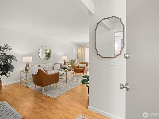 Condo for sale in Hidden Creek Condominium, Bellevue