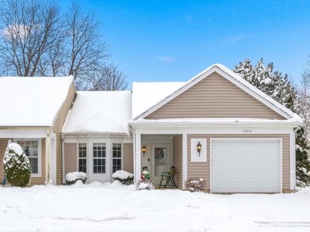 Townhouse for sale in Mundelein, Illinois