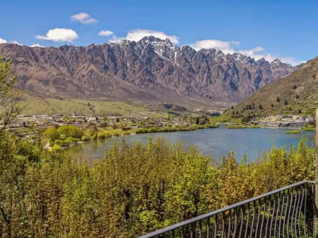 House for sale in Otakou