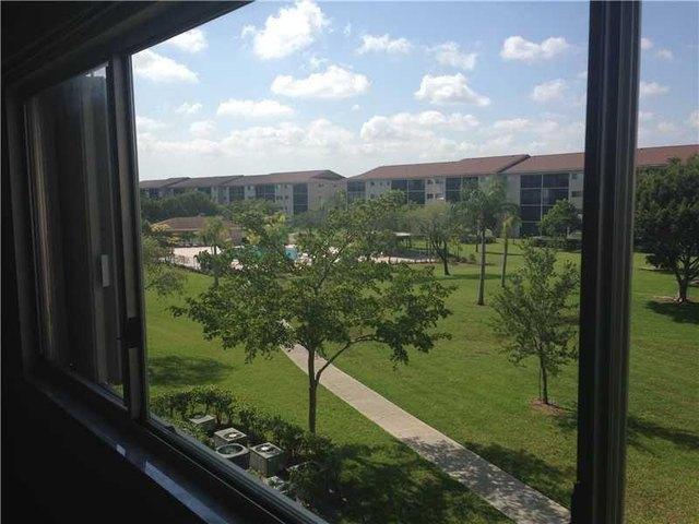 Condo for sale in Pembroke Pines, Florida