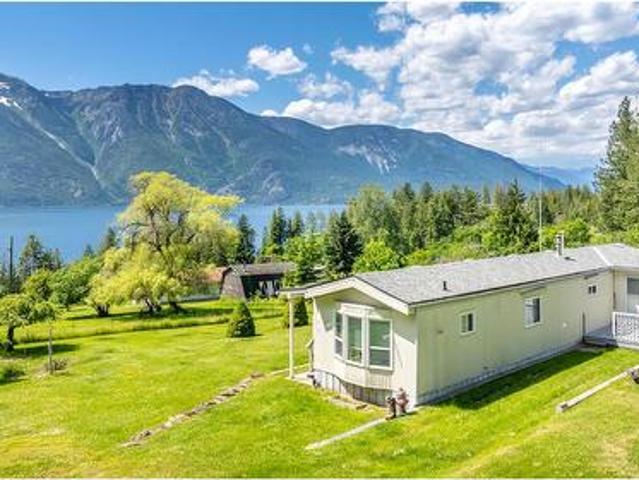 House for sale in Sirdar, British Columbia