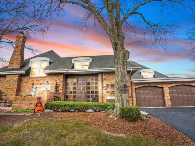 Condo for sale in Bedford Park
