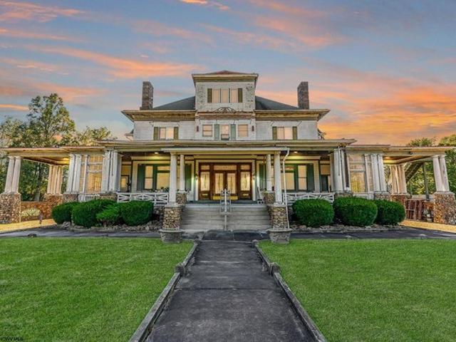 House for sale in Farmington, Pennsylvania