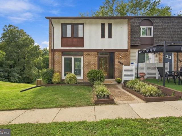 Townhouse for sale in The Heights, Woodbridge