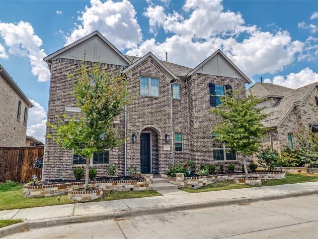 House for sale in Amesbury, Farmers Branch