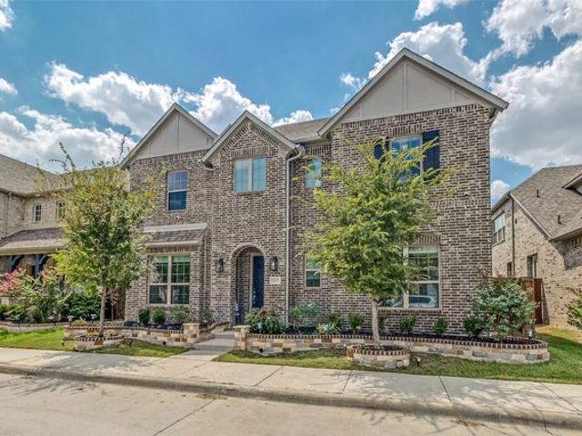 House for sale in Farmers Branch, Texas