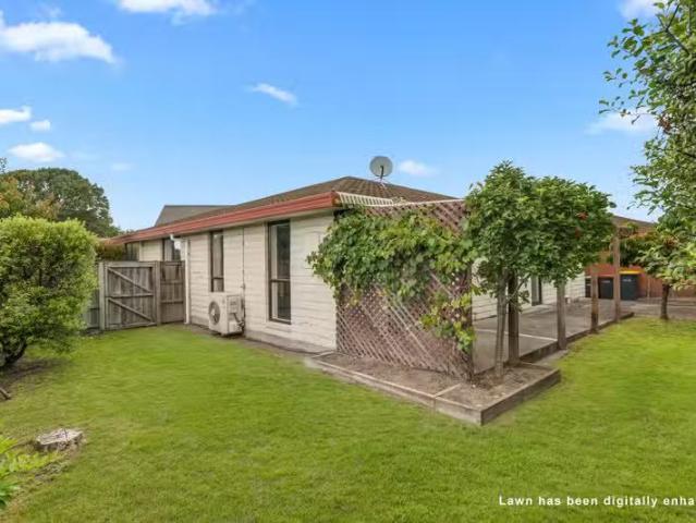 House for sale in Chaslands, Canterbury