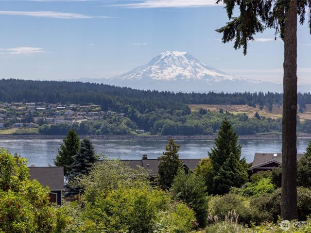 House for sale in Fox Island, Washington
