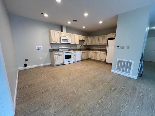 Townhouse for rent in Concord