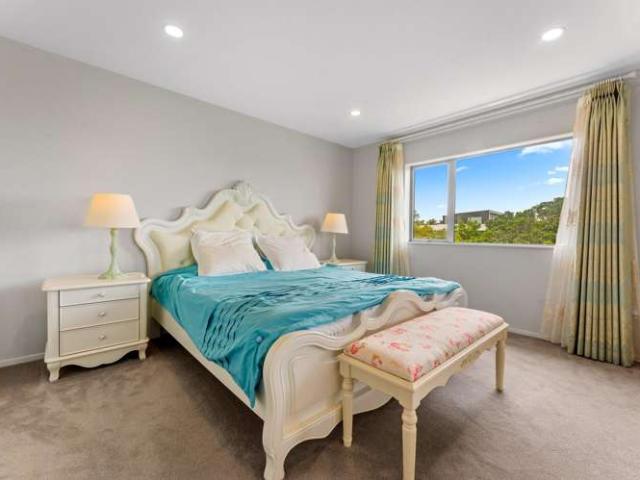 House for sale in Leigh