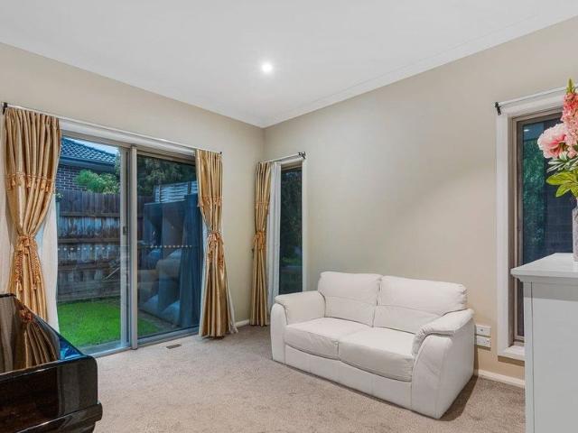 Townhouse for rent in Egginton, East Midlands