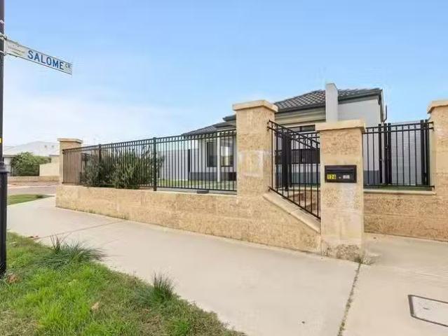 House for rent in Lakelands